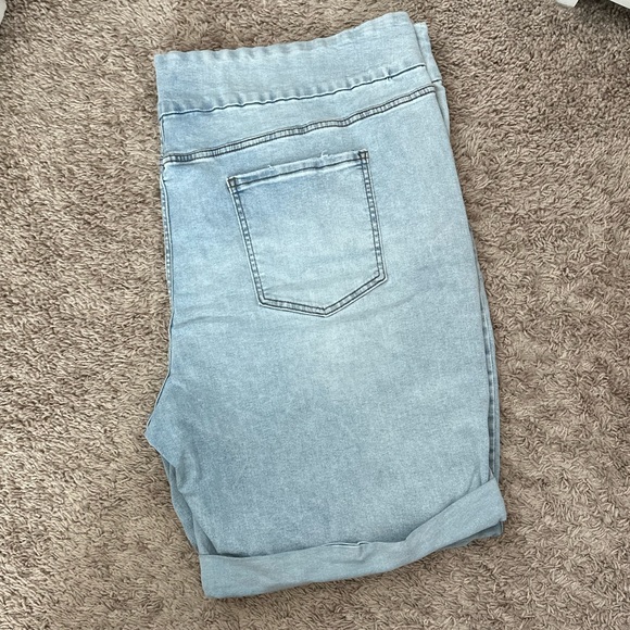 Terra & Sky Light Wash Bermuda Shorts - Picture 2 of 4